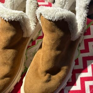 Source Unknown Tan Ankle Boots with Cream Faux Fur